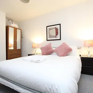  Apartment Spacious 1- Bedroom In E16